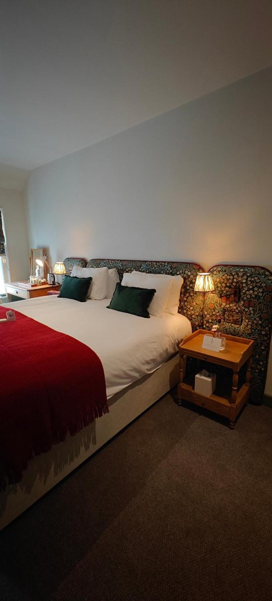 Bel And The Dragon-Odiham Hotell Eksteriør bilde
