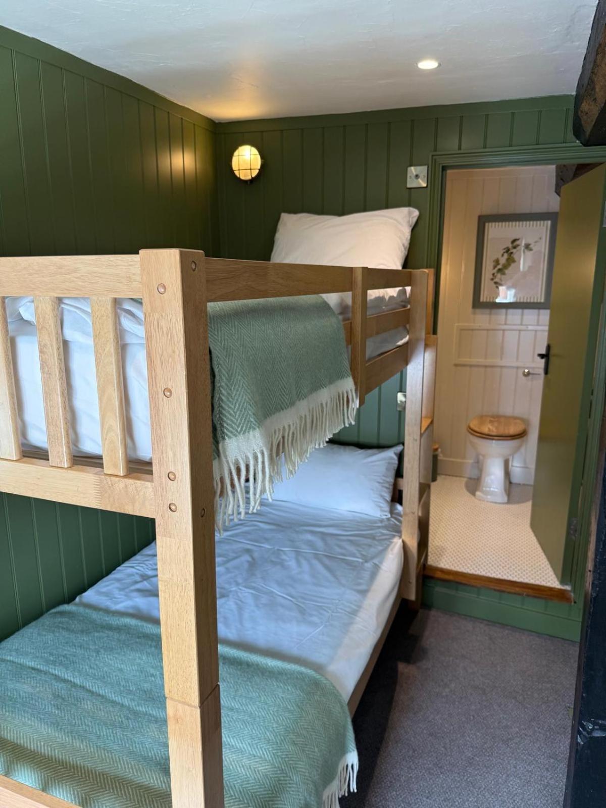 Bel And The Dragon-Odiham Hotell Eksteriør bilde