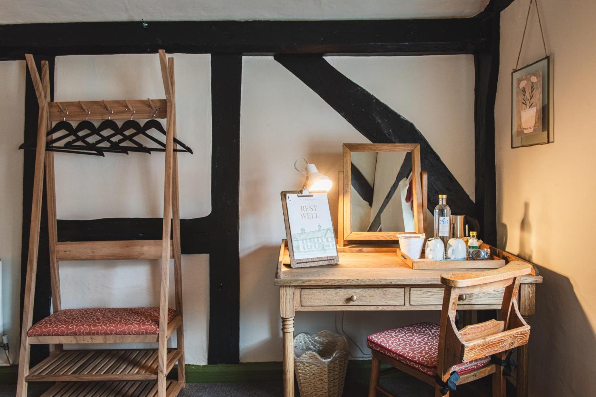 Bel And The Dragon-Odiham Hotell Eksteriør bilde